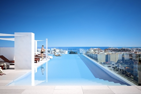3 Bedroom Apartment For Sale in Estepona, Málaga